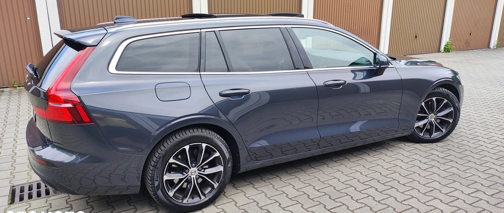 Volvo V60 cena 99900 przebieg: 138399, rok produkcji 2020 z Kraków małe 596